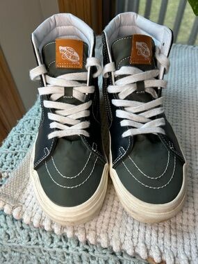 Vans Women’s Men’s Sk8-Hi High-Top Sneakers in Dark Green/camo/Black
